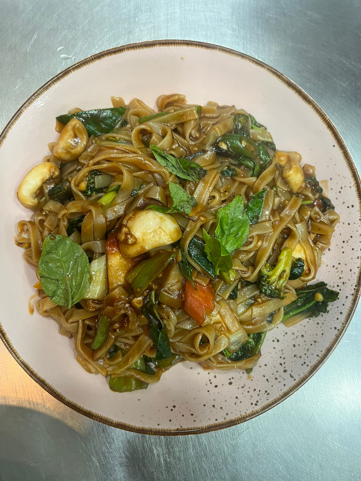 Juicy Flat noodle with basil sauce